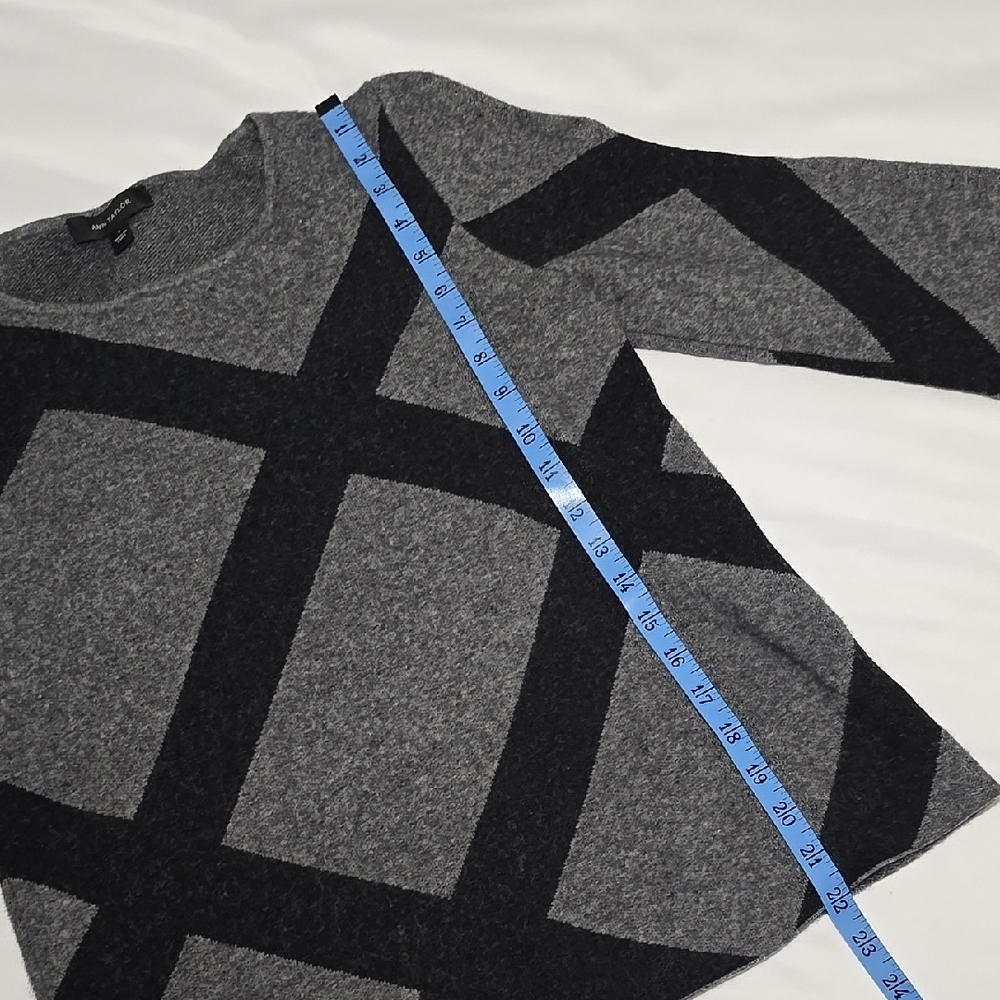 Ann Taylor Wool-Blend Gray and Black Crew Neck Sweater w/ Geometric Pattern - Picture 5 of 8